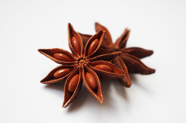 star anise 1049585 640 - 12 ch&aacute;s para desinchar - de forma r&aacute;pida e saud&aacute;vel